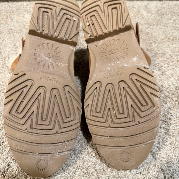 Women's Tan Ugg Ankle Boots - Picture 4 of 8